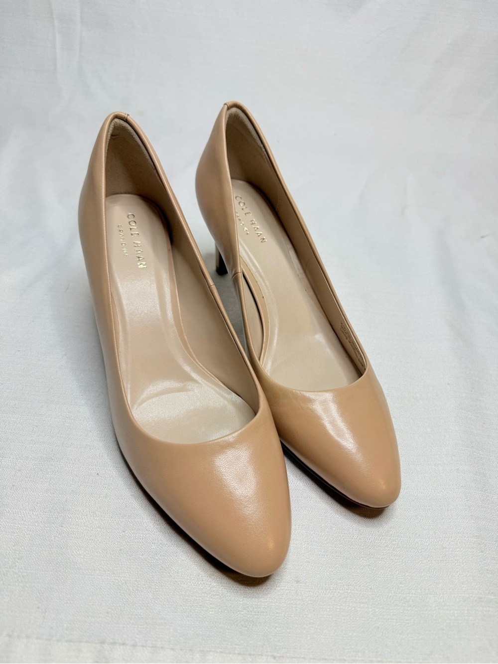 Cole Haan Women’s Nude Beige Leather Pumps Heels Size 7B Classic Career